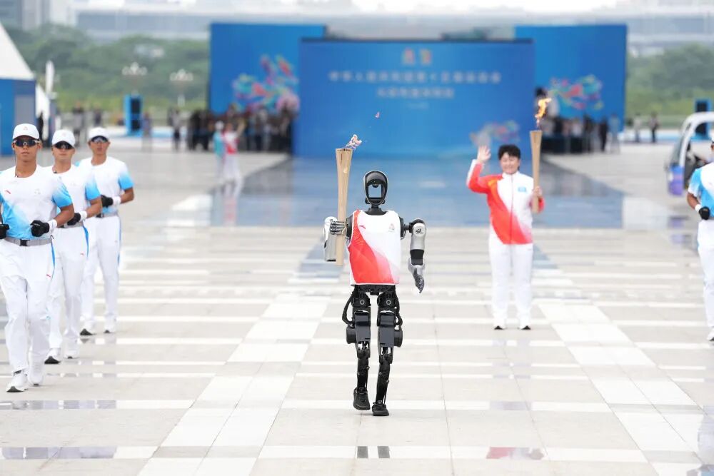 圣火耀湾区，礼仪服务铸就时代新篇
